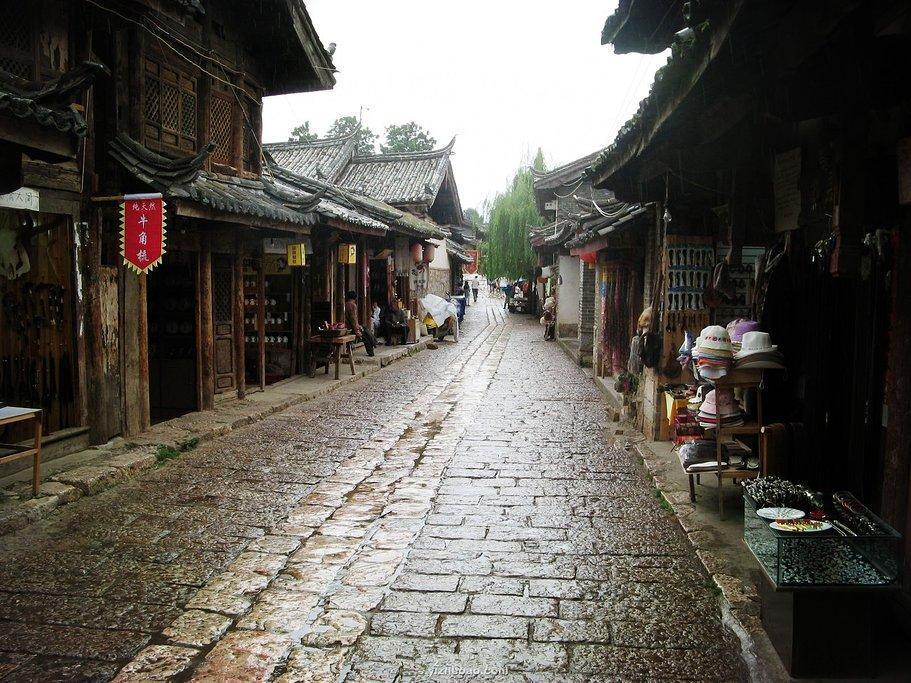 新公司的同事总拿你过去公司的事情说事评论甚至辱骂你，真的很欠很烦人？游戏画面